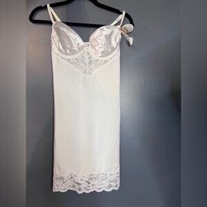 Berlei White Lace Chemise Silky Fabric 34C